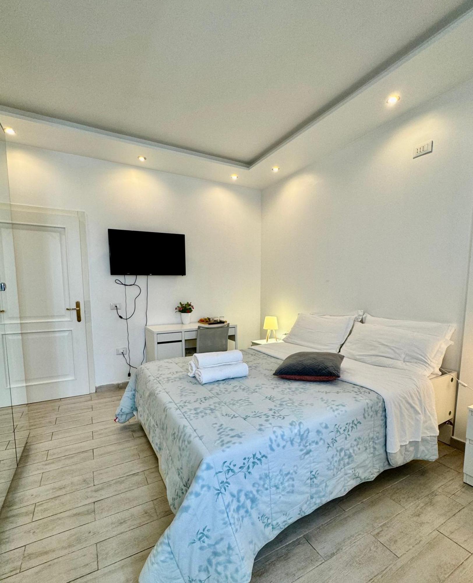 Modern Room With Private Bathroom Trento Exterior photo