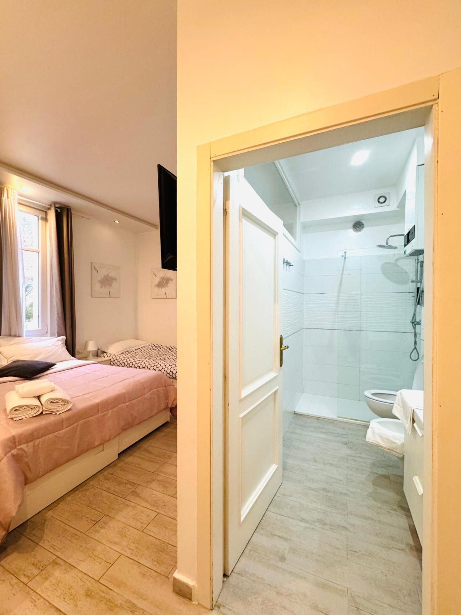 Modern Room With Private Bathroom Trento Exterior photo