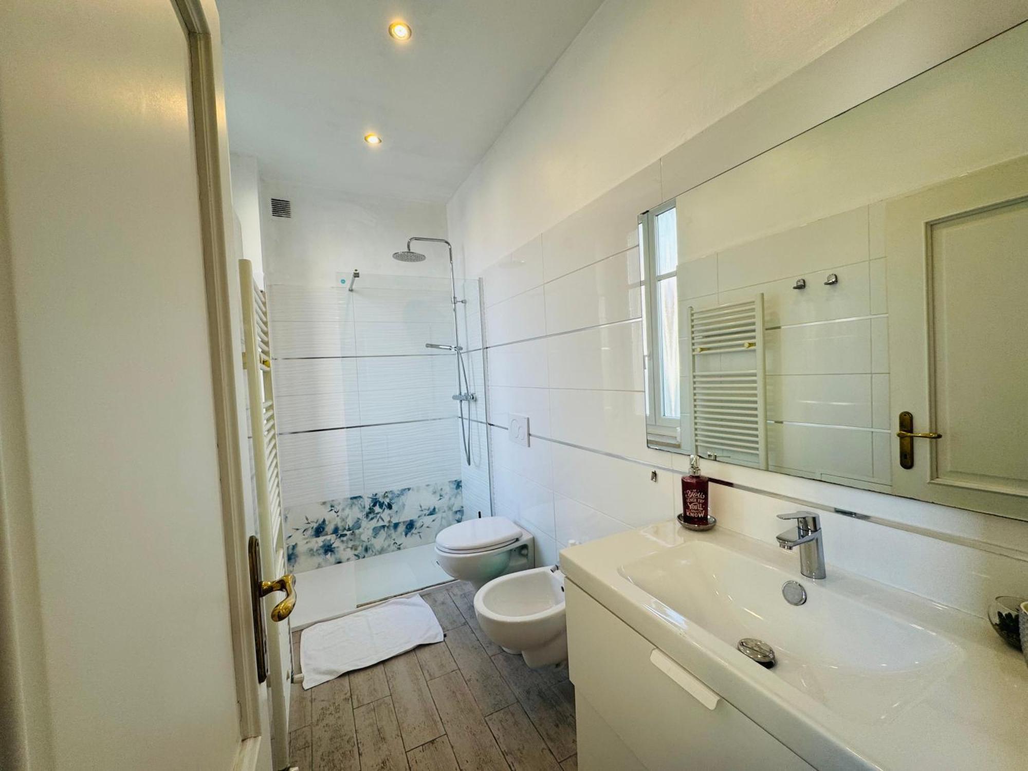 Modern Room With Private Bathroom Trento Exterior photo
