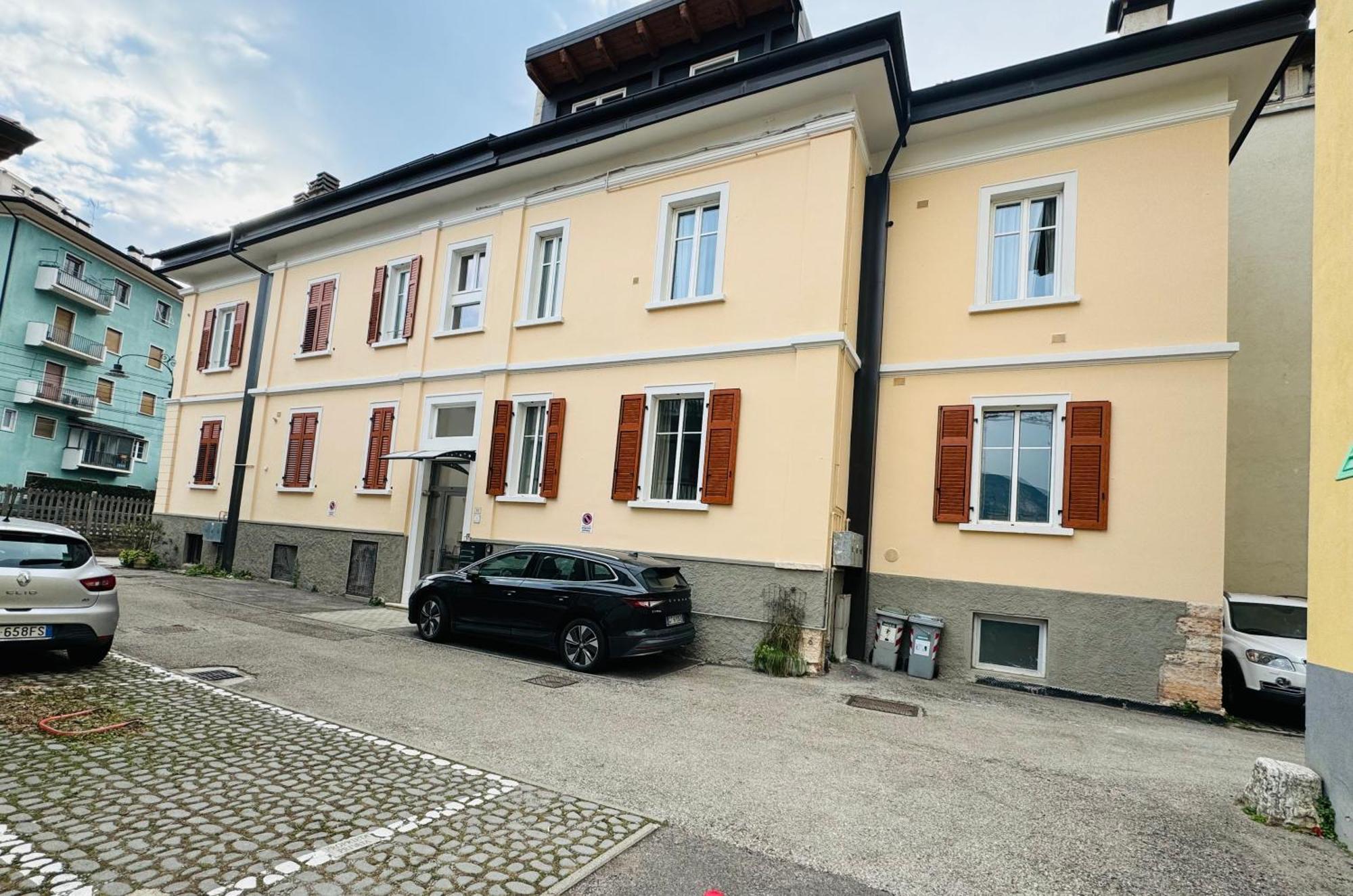 Modern Room With Private Bathroom Trento Exterior photo
